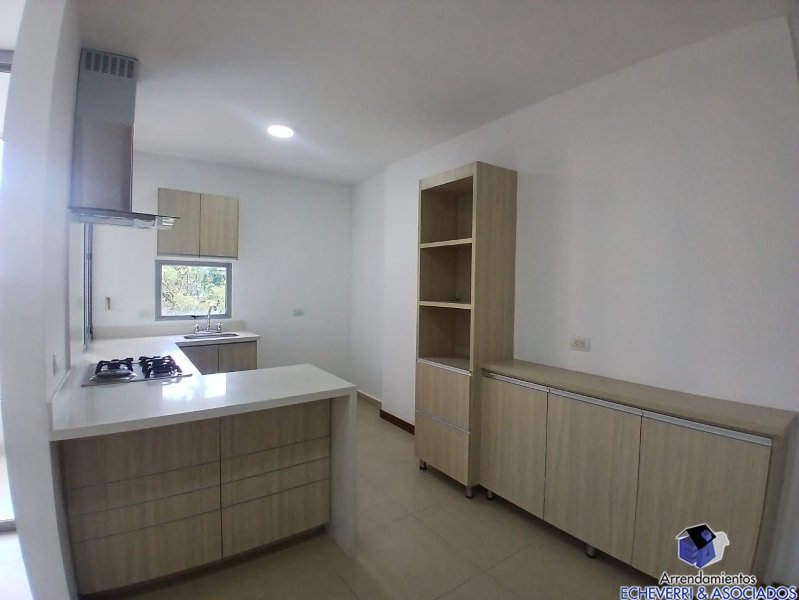 Apartamento disponible para Arriendo en Envigado con un valor de $4,000,000 código 8074