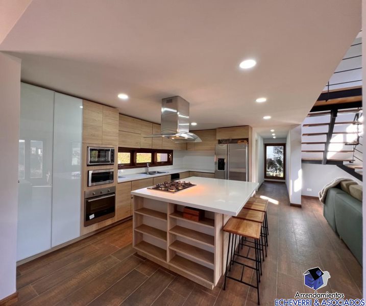 Casa disponible para Arriendo en Envigado Loma Del Escobero Foto numero 1