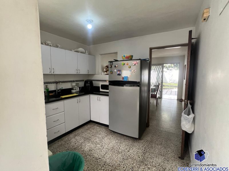 Casa-local disponible para Ambos en Envigado El Portal Foto numero 1