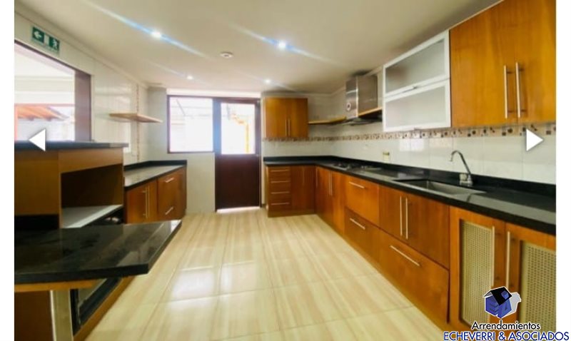 Casa-local disponible para Arriendo en Envigado Zuñiga Foto numero 1