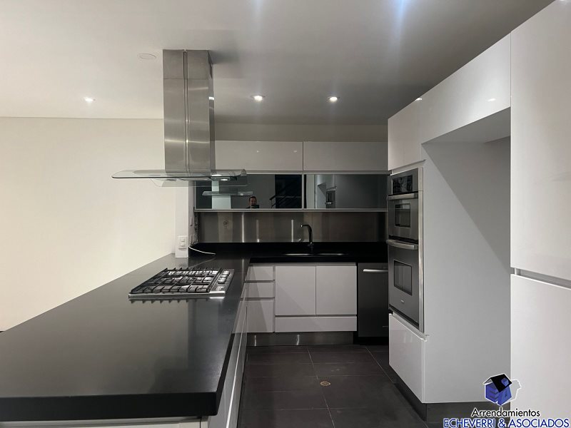 Casa disponible para Venta en Envigado Benedictinos Foto numero 1