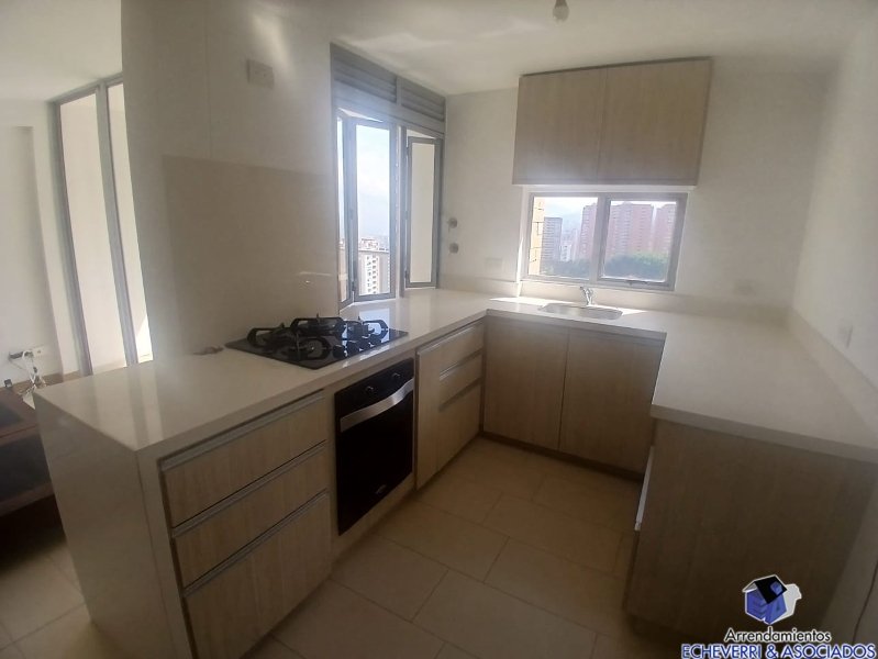 Apartamento disponible para Arriendo en Envigado con un valor de $3,800,000 código 8075