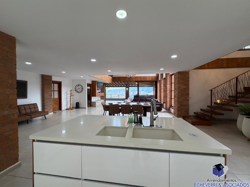 Casa disponible para Arriendo en Envigado La Mina Foto numero 1