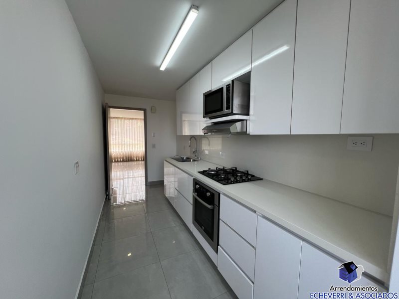 Apartamento disponible para Arriendo en Medellín Loma Los Parra Foto numero 1