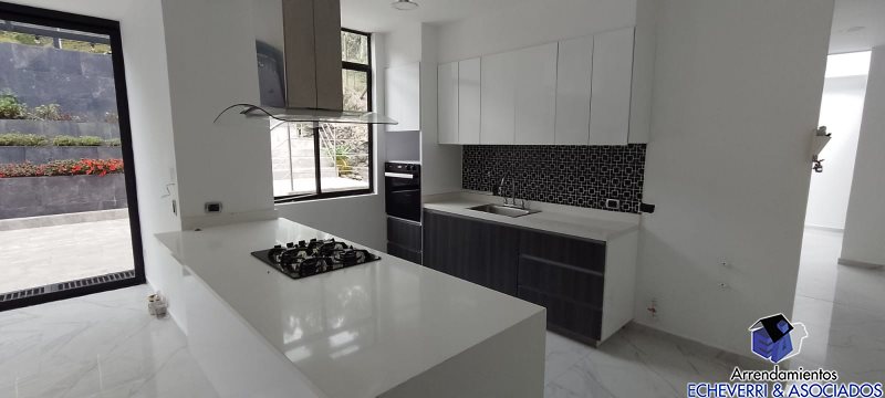 Casa disponible para Venta en Envigado El Salado Foto numero 1