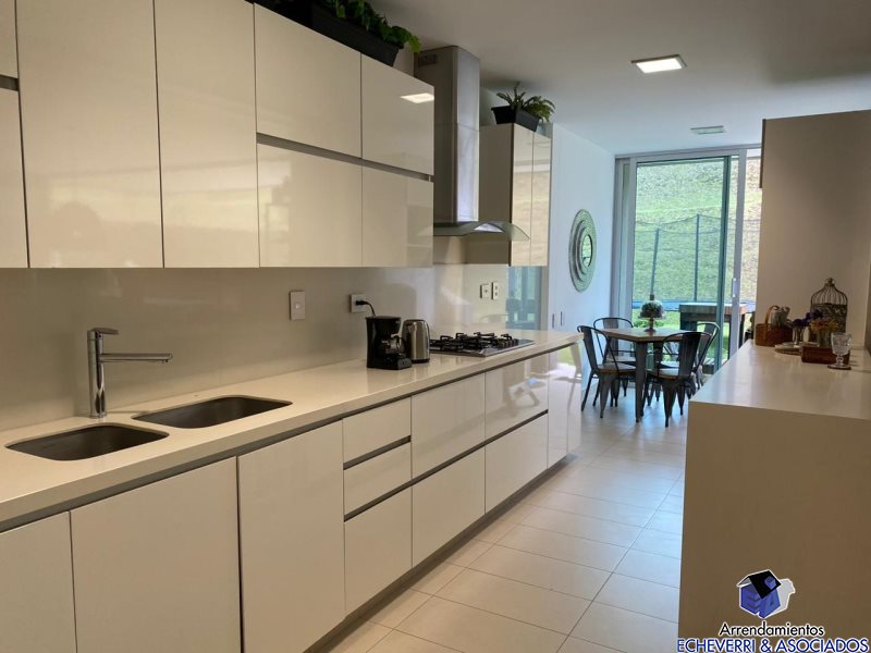 Casa disponible para Arriendo en Medellín Las Palmas Foto numero 1