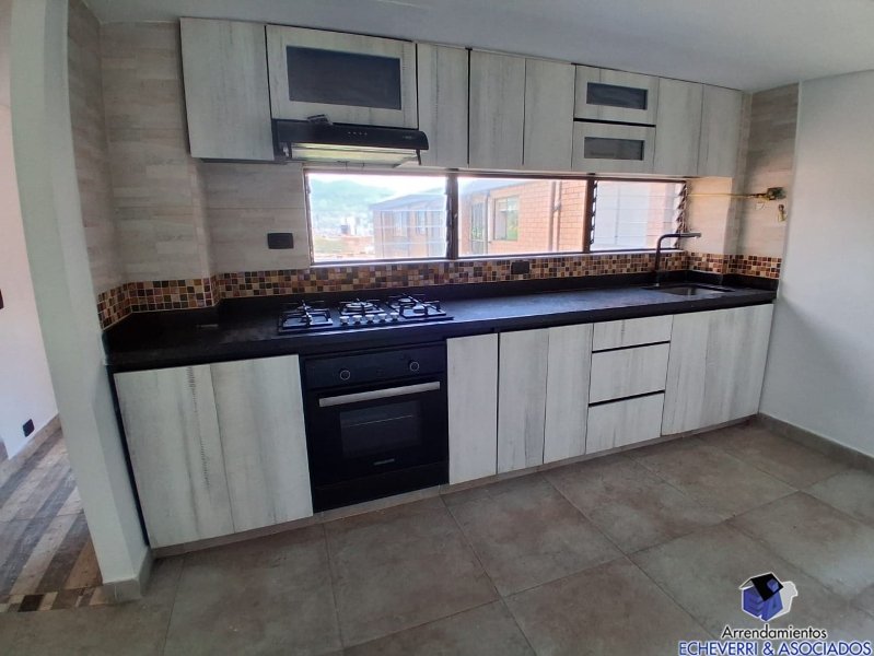 Apartamento disponible para Arriendo en Envigado con un valor de $3,900,000 código 8204