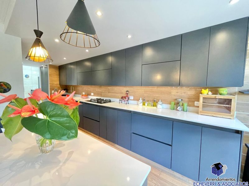 Casa disponible para Arriendo en Medellín Los Balsos Foto numero 1