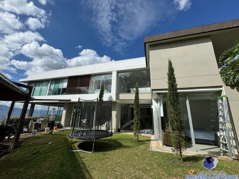 Casa disponible para Venta en Medellín Los Balsos Foto numero 1