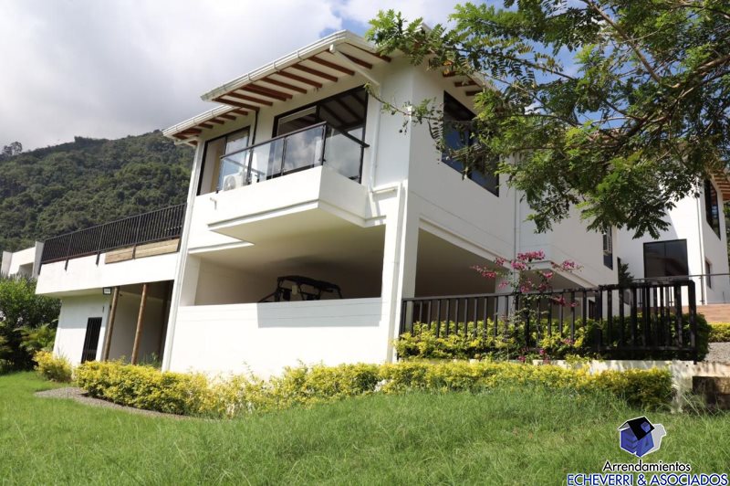 Casa-Finca disponible para Ambos en Titiribi Titiribi Foto numero 1