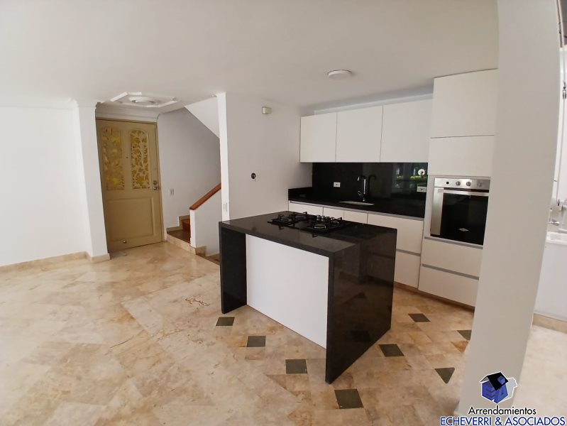 Casa disponible para Arriendo en Medellín Los Balsos Foto numero 1