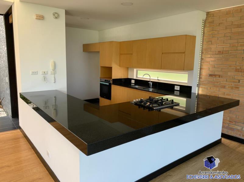 Casa disponible para Arriendo en Envigado Loma El Atravesado Foto numero 1